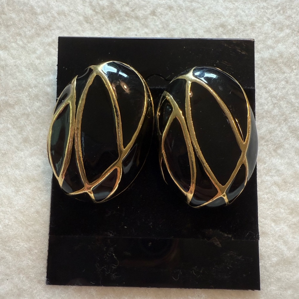 🔥 2/$8, 3/$10, 4/$12 🔥 Elegant Vintage Black and Gold Earrings